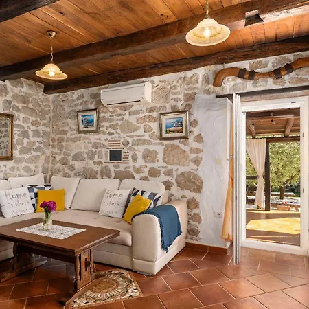 Ferienhaus Casa Olga Mit Eigenem Pool Und Garten